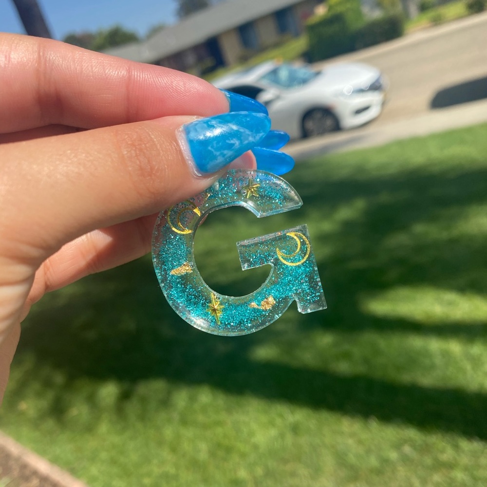 Letter G resin keychain